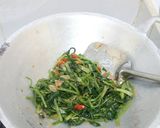 Foto langkah ke 4 dari resep Oseng kangkung ala Gita ❤.