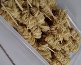 Foto langkah ke 3 dari resep 14. Mi gulung sosis rumahan.