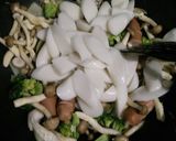 Foto langkah ke 6 dari resep Tteokbokki Carbonara.