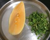 A picture of step 2 of Apple muskmelon salad.