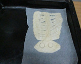 Foto del paso 6 de la receta: Calavera de hojaldre con dulce de leche
