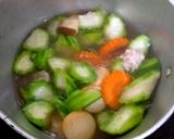 รูปขั้นตอนการทำที่ 7 ของ แกงจืดบวบไก่สับ