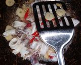 Foto langkah ke 4 dari resep Tumis kangkung cumi.
