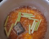 Foto langkah ke 3 dari resep [262] Lemongrass Black Tea (Teh Serai).