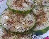 Foto del paso 5 de la receta: Carpaccio de pepinos con condimentos