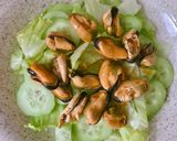 Hình bước làm 2 của món Salad Trứng Luộc, Dưa Leo & Vẹm Đen (Trai) Ngâm Dầu