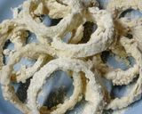 Foto langkah ke 2 dari resep (Sourdough Discard) Onion Rings.