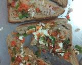 A picture of step 6 of Mixed capsicum bread grilled pizza.