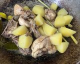 Foto langkah ke 2 dari resep Opor ayam fiber creme dengan kentang (menu GERD).