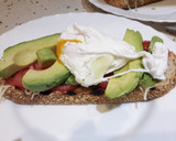 Foto del paso 3 de la receta: Tostada con aguacate para desayunar, merendar, cenar