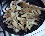 Foto del paso 3 de la receta: TALLARINES CINTA CON SALSA DE GIRGOLAS (HONGOS)