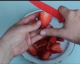Foto del paso 4 de la receta: Tarta de Fresas Rellena de Crema Pastelera Fácil¡