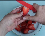 Foto del paso 4 de la receta: Tarta de Fresas Rellena de Crema Pastelera Fácil¡