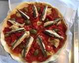 Une image de l'étape 7 de Pizza maison tomates anchois poivrons artichauts mozzarella di buffala et câpres italiennes.