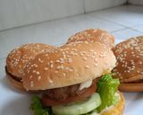 Foto langkah ke 6 dari resep Burger daging sapi.