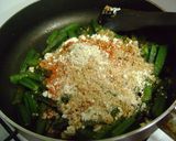 A picture of step 3 of Bhindi Masala.