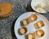 Foto del paso 1 de la receta Canapé de queso crema con nueces mermelada de caqui