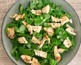 Foto del paso 3 de la receta: Ensalada de canónigos con pavo al ajillo y queso azul