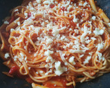 Foto del paso 3 de la receta: Pasta con tomate, chorizo y piquillos