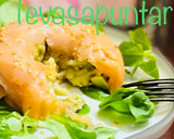 Foto del paso 1 de la receta: Ensalada Donuts de salmón 🥯 🍣 🧅 🍏 🥑 🌾 🍃