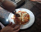A picture of step 3 of Veg pizza.