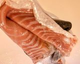 Hình bước làm 1 của món Snack Da Cá Hồi Chiên Giòn Rụm