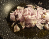Foto del paso 1 de la receta: Hamburguesas de ternera, berenjena, calabacín y cebolla
