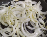 Foto del paso 2 de la receta: Sangre encebollada con huevo