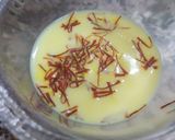 A picture of step 1 of Saffron nutty milk shake.