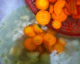 Foto langkah ke 3 dari resep Sup Kulit Ayam Tofu.