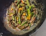 A picture of step 5 of Karahi bhindi.