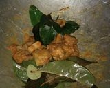 Foto langkah ke 3 dari resep Babi masak kuning.