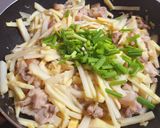 Hình bước làm 4 của món Măng xào thịt heo