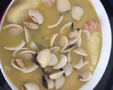 Foto del paso 6 de la receta: Merluza con almejas y langostinos