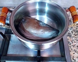 Foto del paso 2 de la receta: Cazuela de lubina en salsa gelatinosa de cabeza de merluza