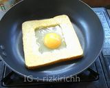 Foto langkah ke 3 dari resep Sunny Side Toast.