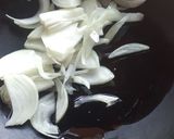 Foto del paso 2 de la receta: Carnes encebolladas con puré