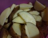 Foto langkah ke 1 dari resep Kentang Wedges Goreng.