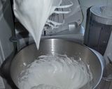 Une image de l'étape 1 de Pavlova de Pâques.