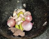 รูปขั้นตอนการทำที่ 3 ของ ผัดกะเพราหน่อไม้ต้มใส่หมู