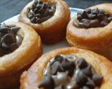 A picture of step 8 of Donuts bowl.