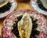 Foto del paso 4 de la receta: Merluza sobre cama de garbanzos en tinta de calamar