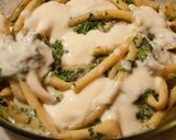 Foto del passaggio 4 della ricetta Pasticcio di ziti agli spinaci