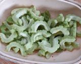 Foto langkah ke 1 dari resep Tumis pare.