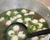 Gambar langkah 6 resipi Sup Bebola Ikan sempoi.