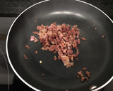 Foto del paso 3 de la receta: Huevos de codorniz con crujiente de jamón frito y base de sobreasada