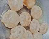 A picture of step 4 of Gol gappe - a famous street food of Delhi.