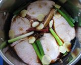 A picture of step 1 of Soy Sauce Chicken.