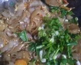 Foto langkah ke 5 dari resep Kwetiau goreng baso.