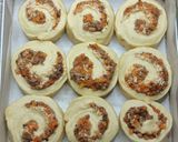 Foto langkah ke 3 dari resep (Sourdough Discard) Pizza Rolls.